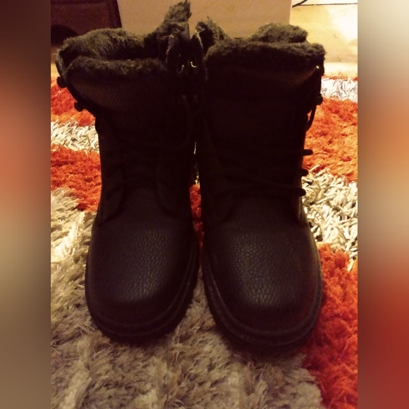 Winter boots 🥾 - Picture 2 of 5